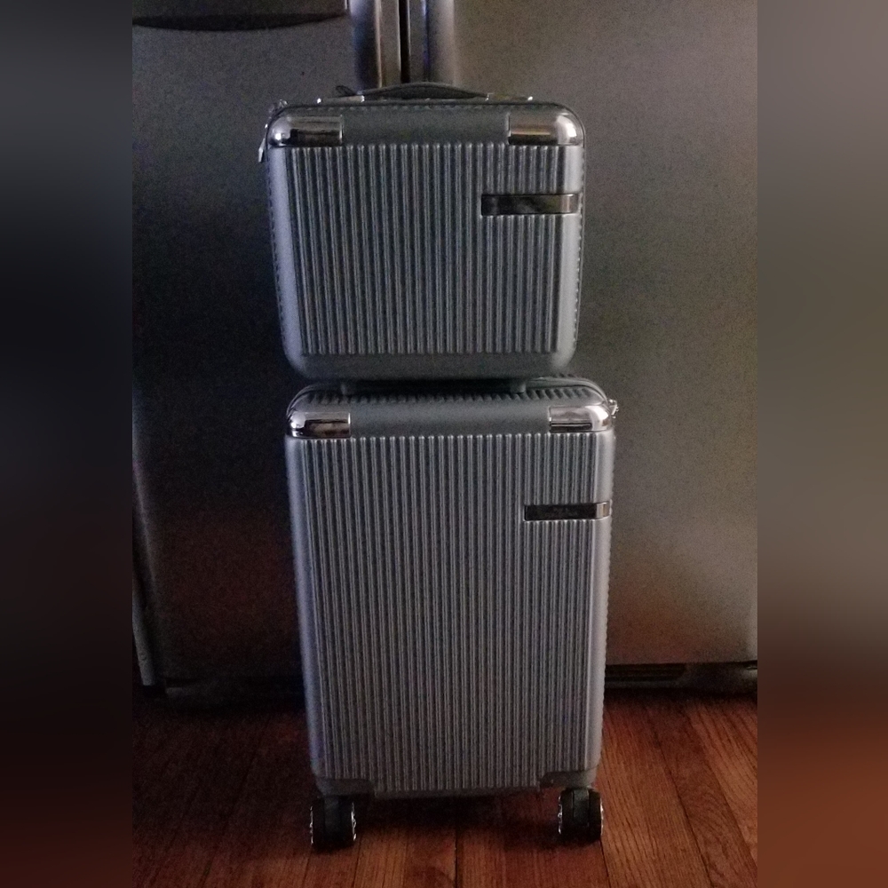 2 piece carry-on luggage set.